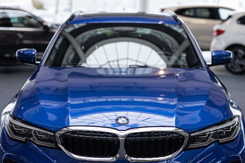 Blauer BMW Front