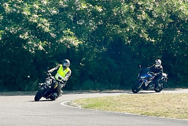 Frauenkurventraining Motorrad in Linthe